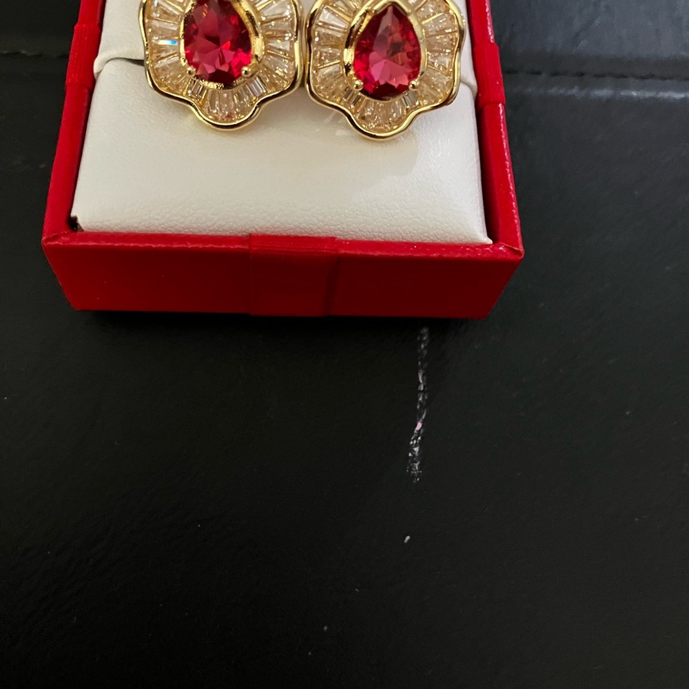 Stunning Gold Earrings with Red Gemstones Your Perfect Holiday Earrings - Picture 9 of 9
